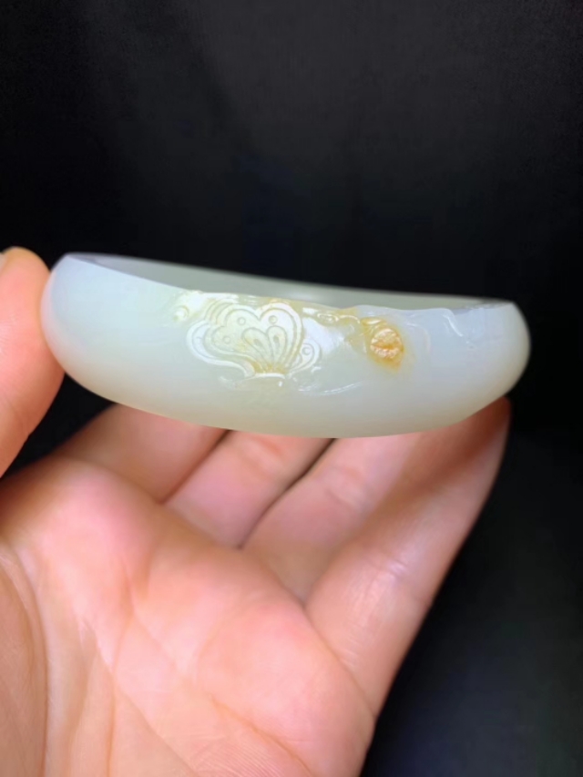 籽料青花手镯有裂,籽料碧玉手镯发干