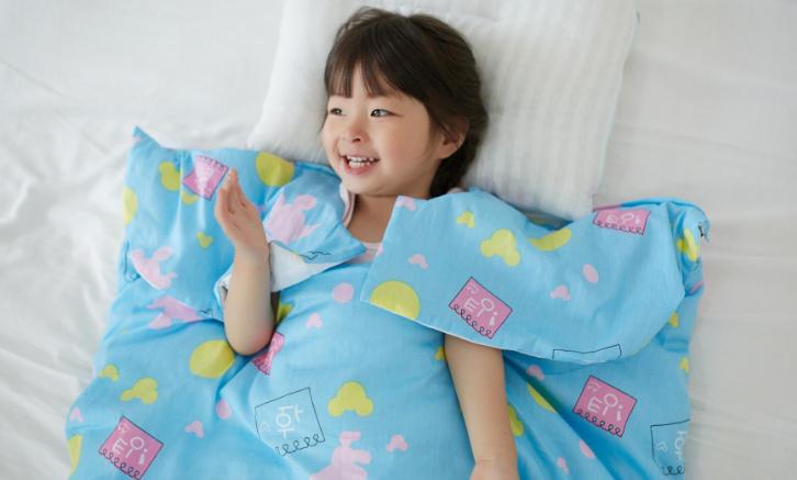 宝宝睡不睡枕头,婴儿过早用枕头会导致窒息吗