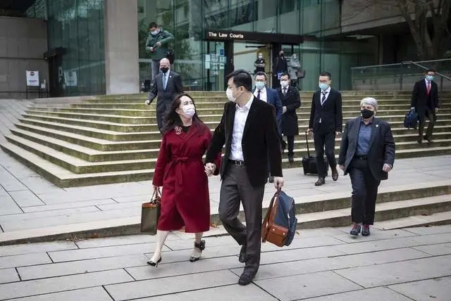 瀛熸櫄鑸熺櫧鑹茶タ瑁呰,瀛熸櫄鑸熺┛鎼皬榛戣