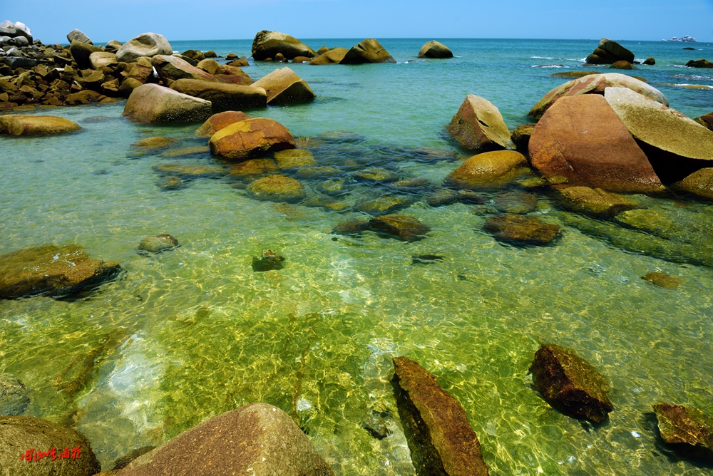 漳浦六鳌海滩上的风景,漳浦六鳌龙美湾抽象画廊