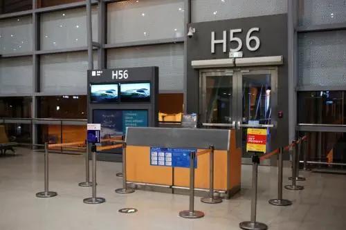 飞机是怎么停到机位上的,为什么你的飞机总是停在远机位