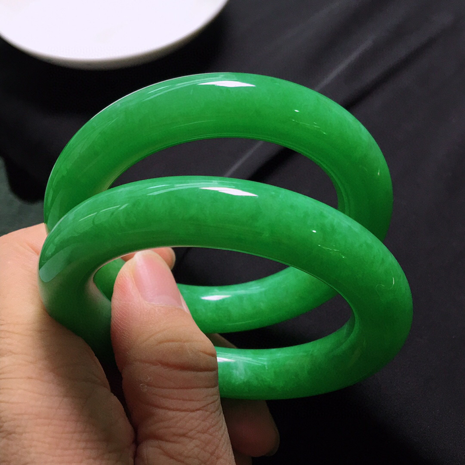 翡翠手镯摘不下来怎么砸,翡翠镯子摘不下来终极办法