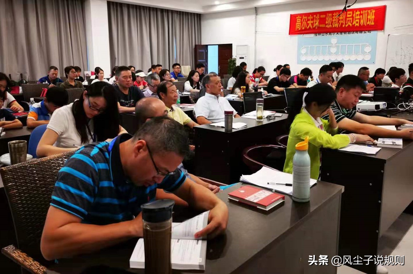 从规则“白板”到一年多考上国家*级A**裁判员的青少年球员家长