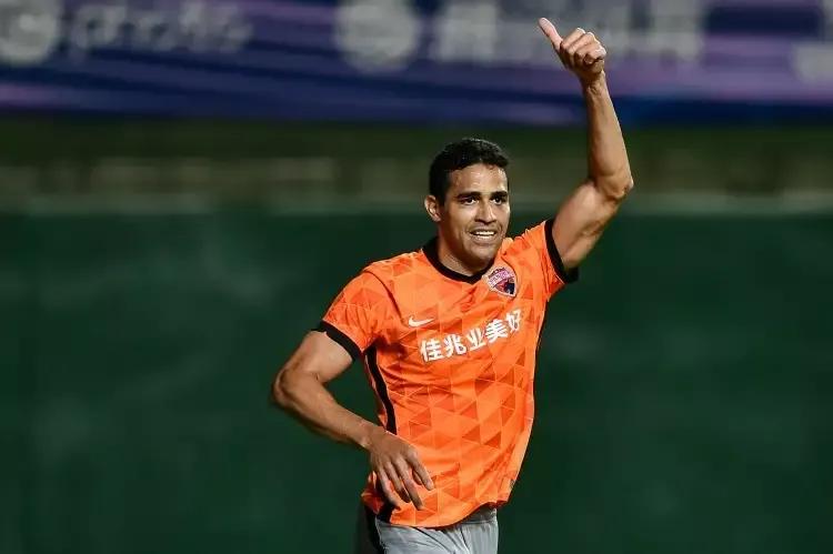 国足12强赛会更加艰难，李铁随时有可能下课，武磊必须作出取舍