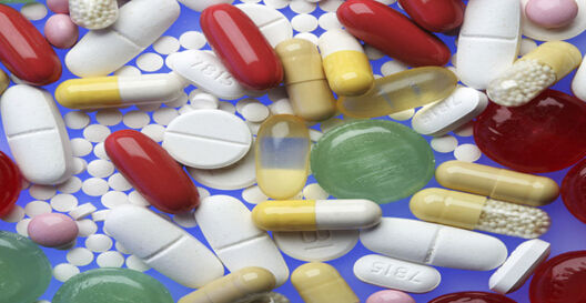 药品距离有效期多久不能服用,药品打开后可以放多久