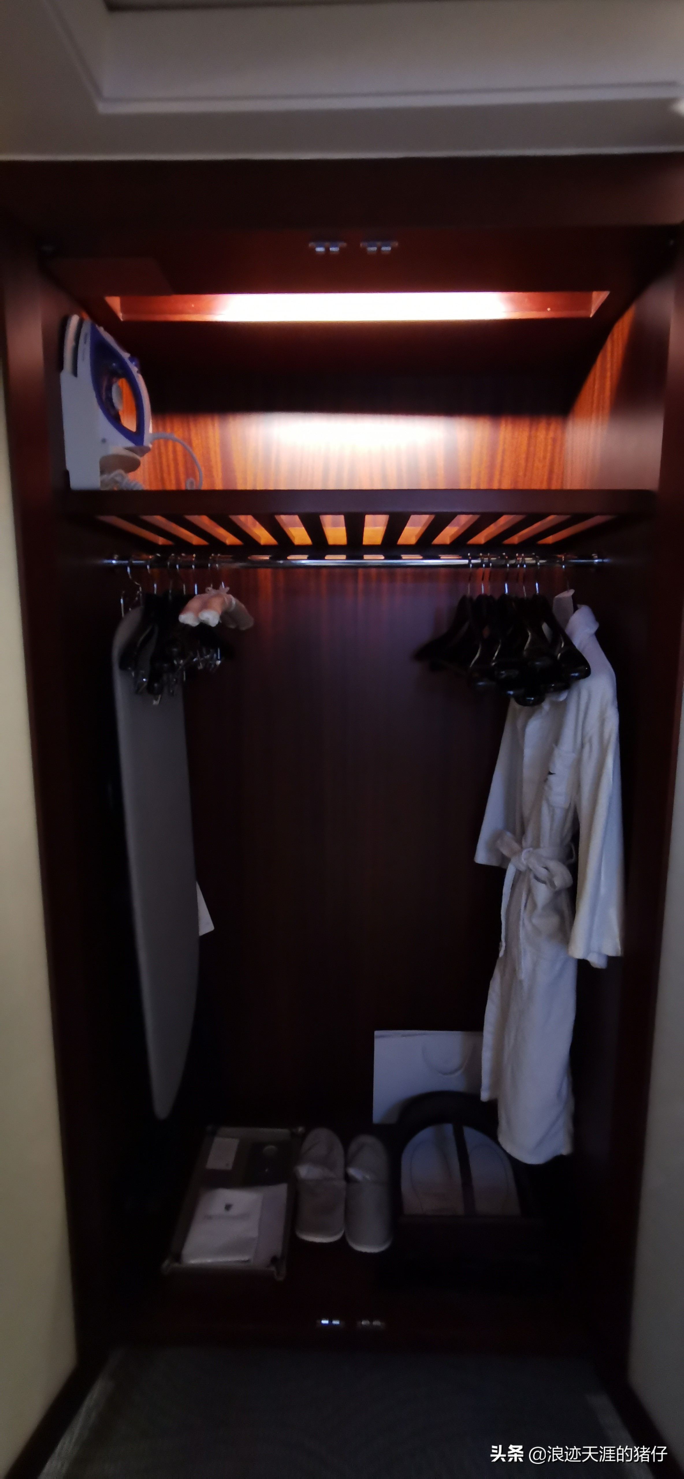 开业十八年上海最中心奢华五星酒店体验,喜半参犹。因为疫情缘故