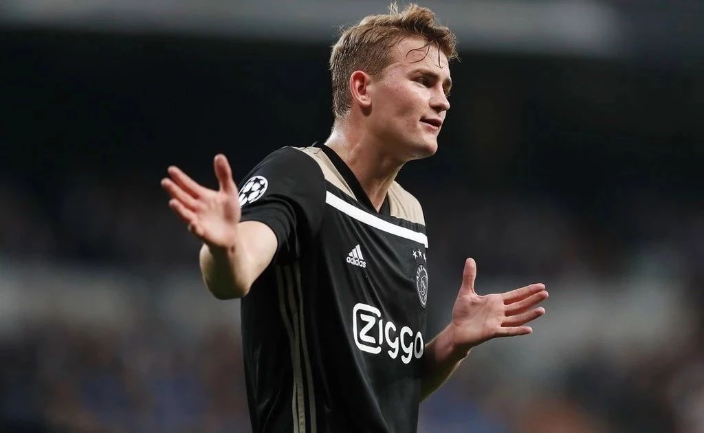19岁荷兰球星,荷兰19岁小将加盟拜仁