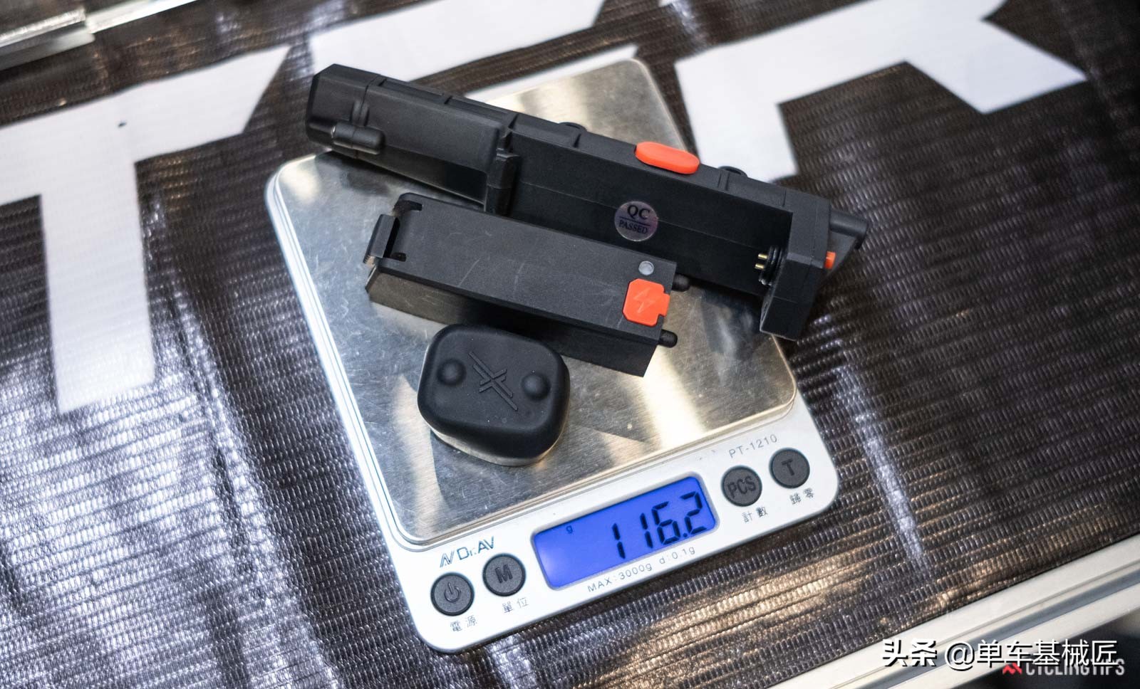 这是飞机，这是鸟……不，这是一个无压迫感的自行车车座