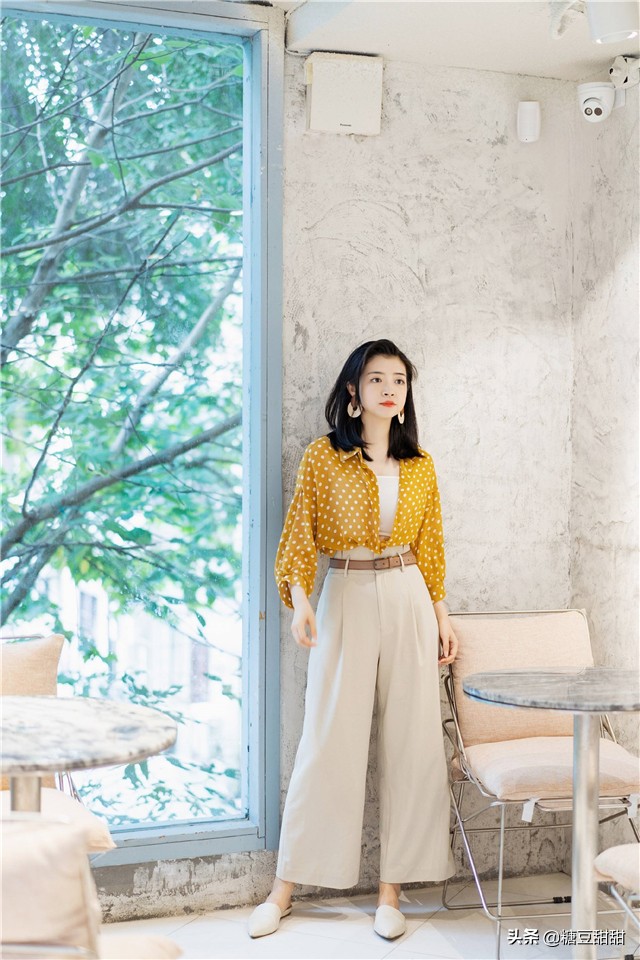 秋冬叠穿白衬衫怎么搭裤子,衬衫怎么穿两件