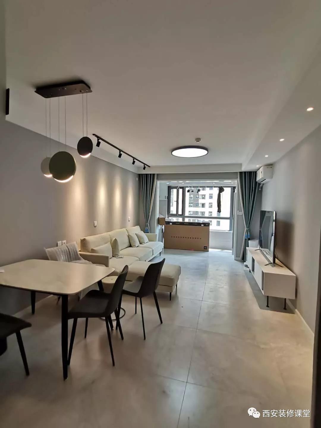 没有吊顶没有石膏线，全部柔光瓷砖，务实省钱