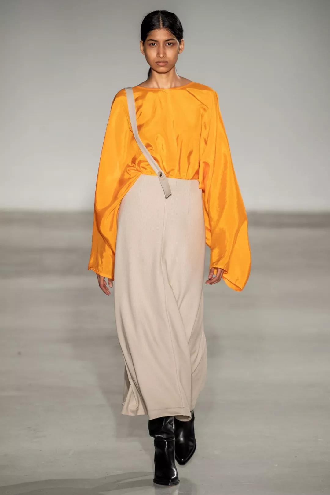 2020流行什么颜色的衣服,今年最流行的衣服颜色是什么颜色