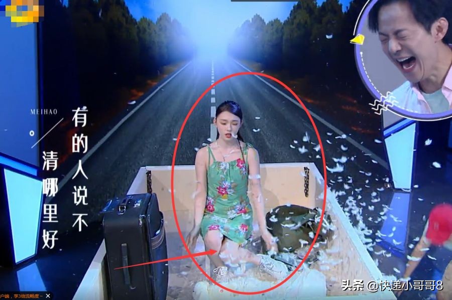 女星穿裙子弯腰怎么办？林允反应堪比“教科书”，教养装不出来