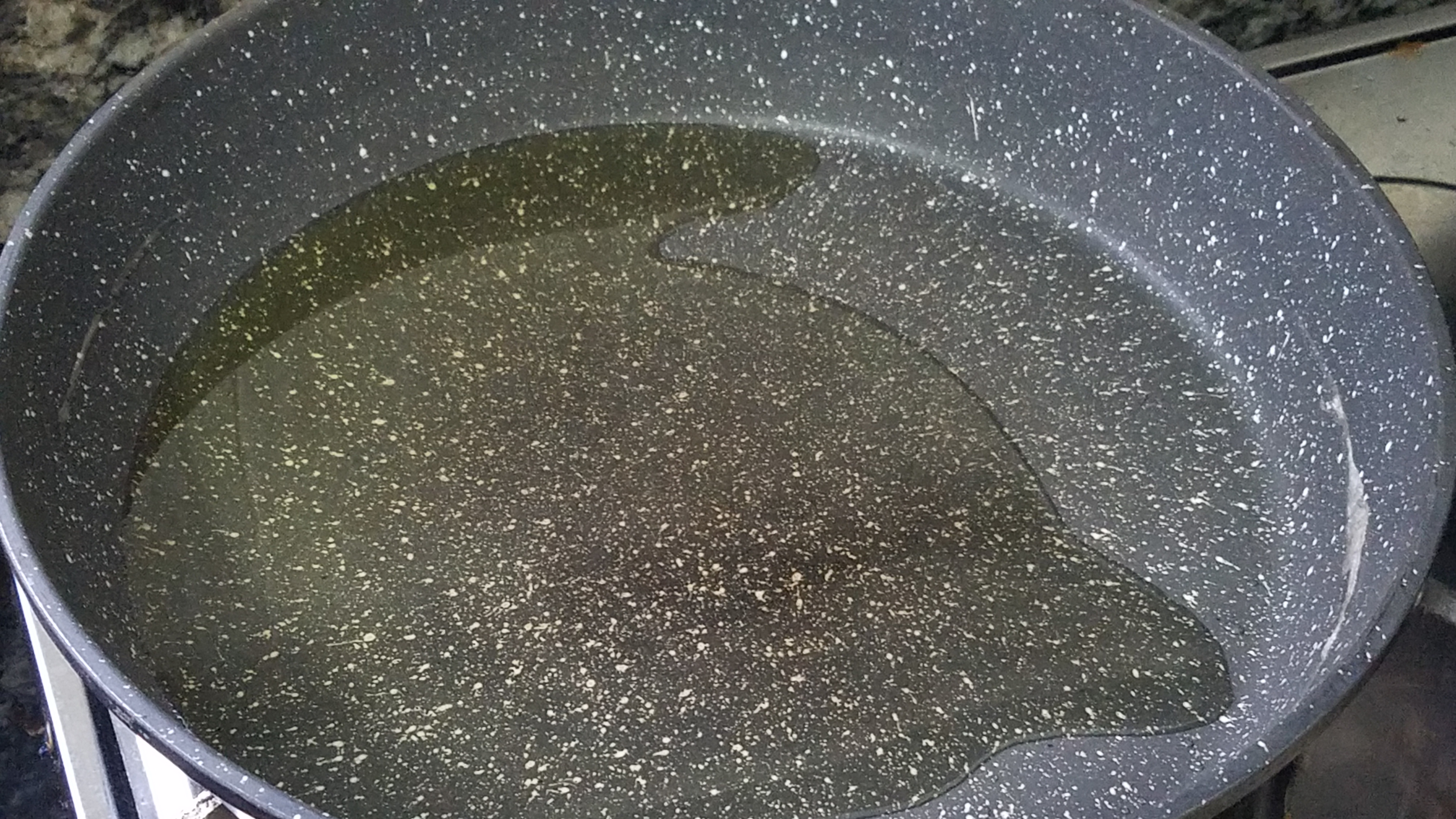 香喷喷的烤鸡奥尔良鸡翅,在家也能做香喷喷的鸡翅包饭