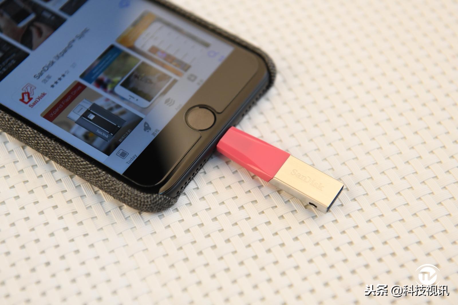 闪迪欢欣i享扩容版优盘评测,闪迪二合一闪存盘512测评