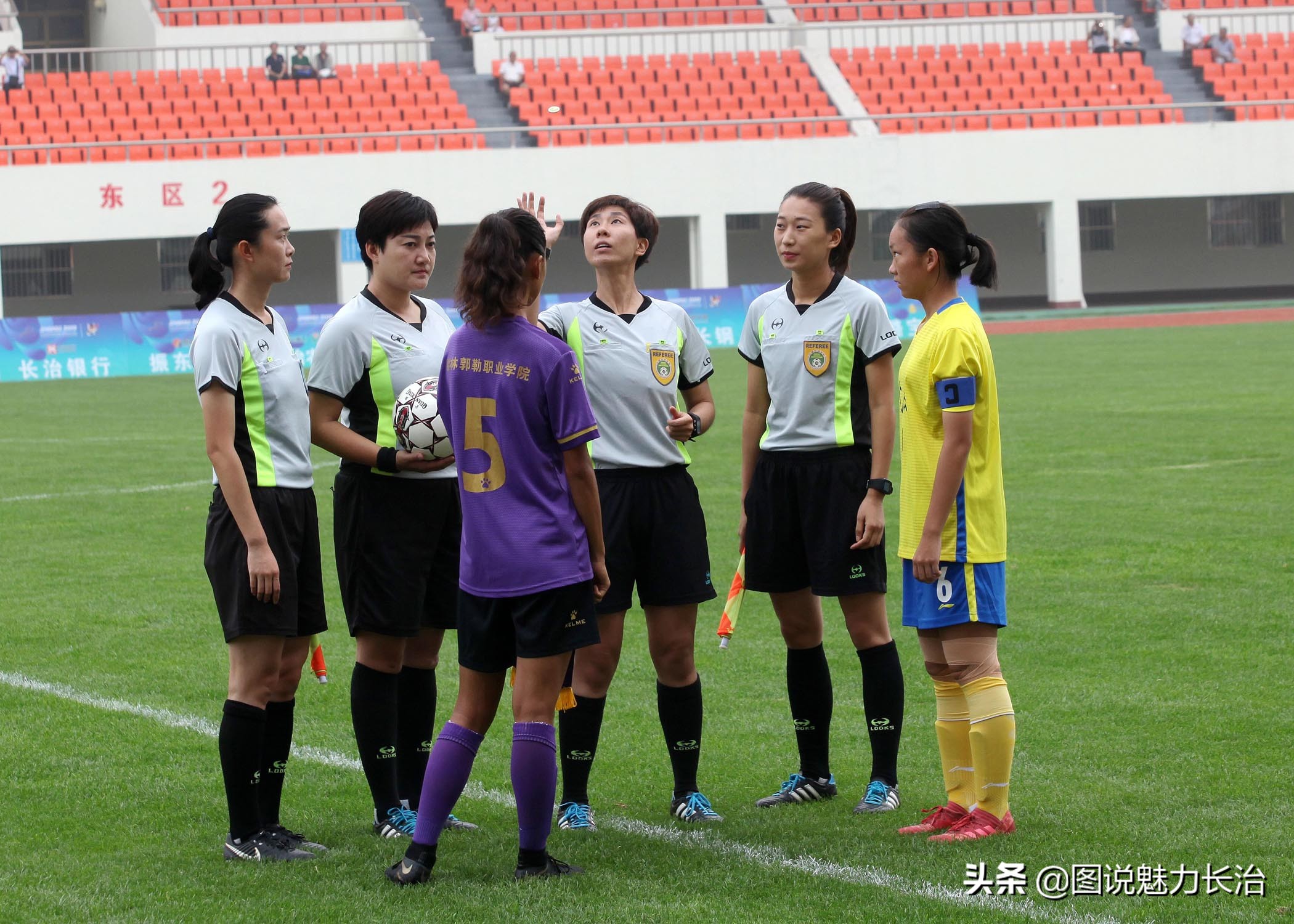 足球球员受伤瞬间,盘点足球比赛上的精彩瞬间