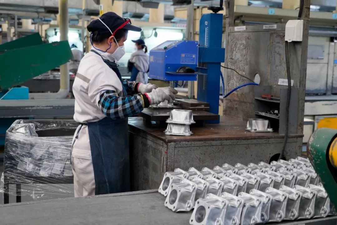 冬夜漫长而艰辛,冬夜漫长而寒冷