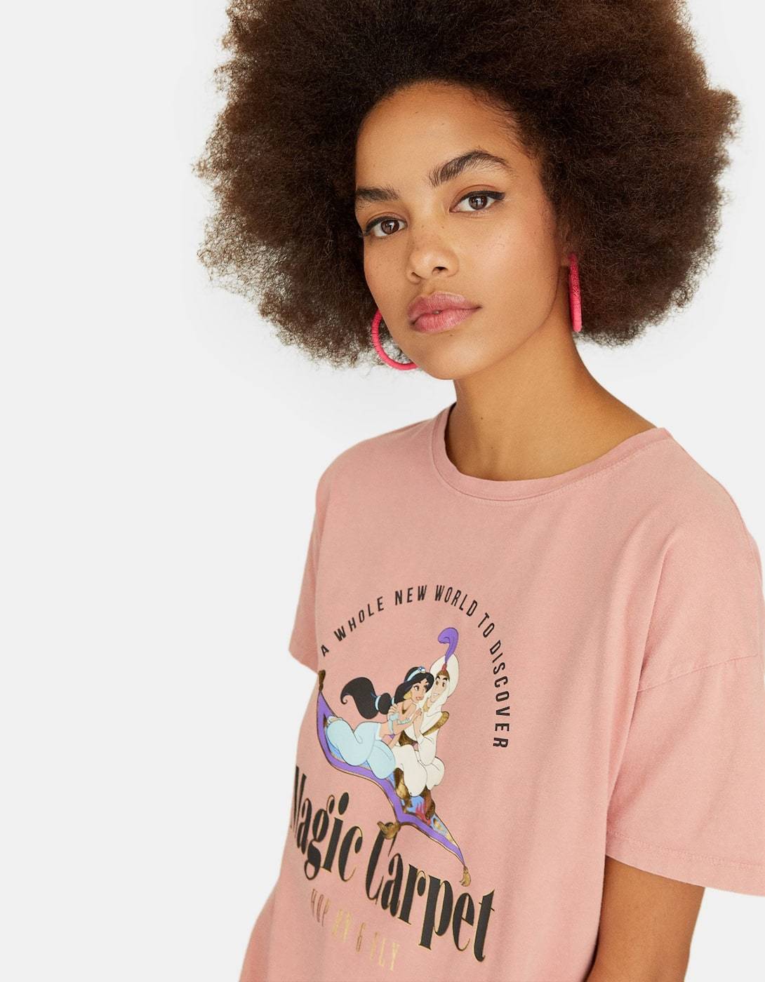 优衣库与kaws联名t恤 (优衣库kaws联名t恤图片)