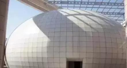 铝板幕墙变形是什么原因,幕墙铝板变形修复