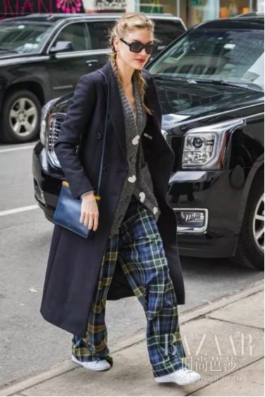 不知道穿什么就选黑大衣！这经典5组可优雅可帅气，显瘦超百搭