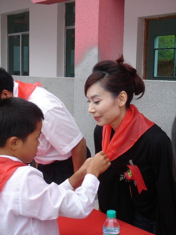 邝美云和周大福的关系,邝美云是如何成为亿万富婆的