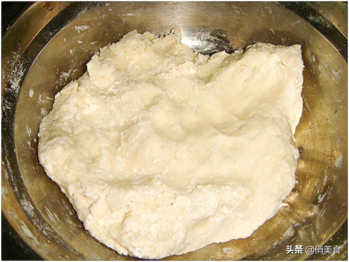 油饼怎样和面才酥软好吃,怎样做油饼和面才松软好吃