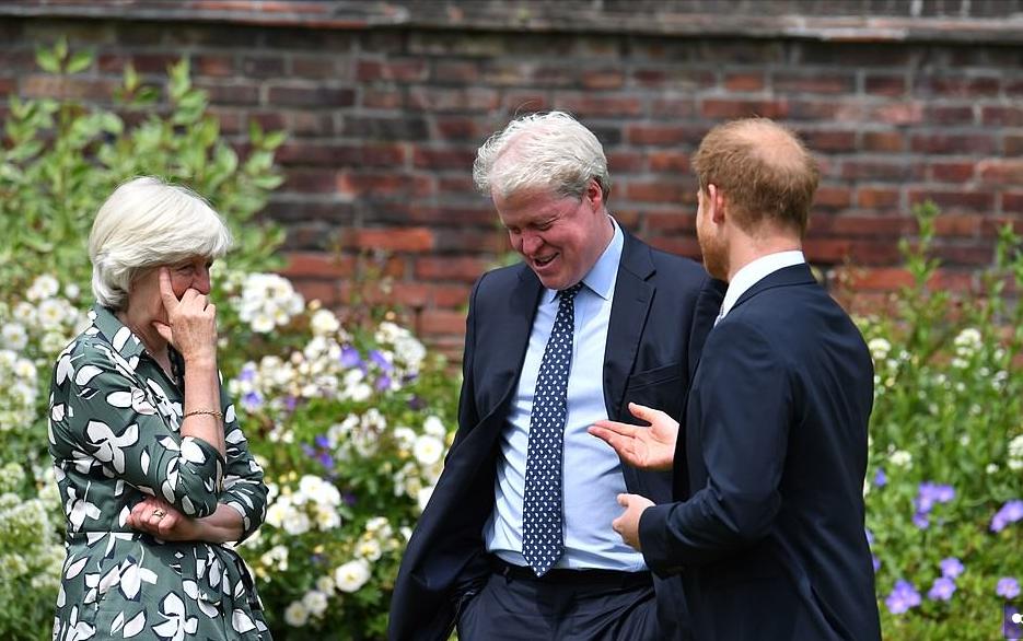 戴安娜王妃哥哥斯宾塞伯爵,戴安娜弟弟斯宾塞伯爵图片