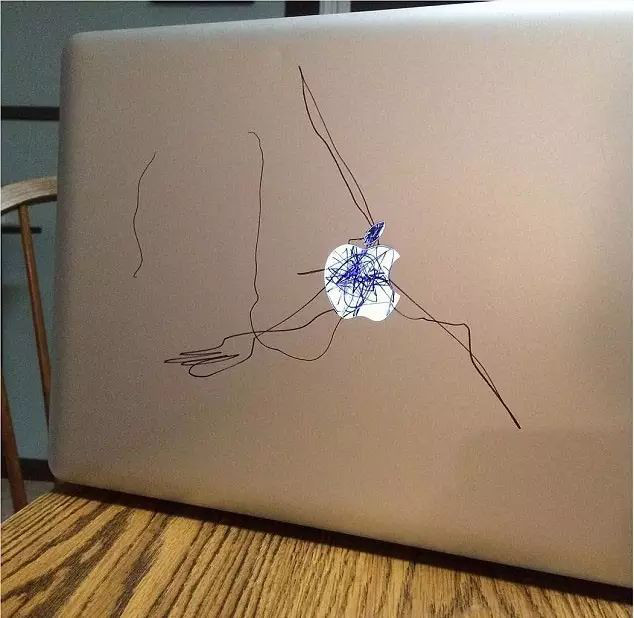 小孩爱在墙上乱画刷什么漆,孩子在墙上乱画怎样才能去除蜡笔