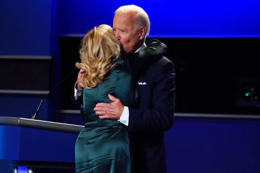 拜登背后的人,与拜登竞争总统的女人