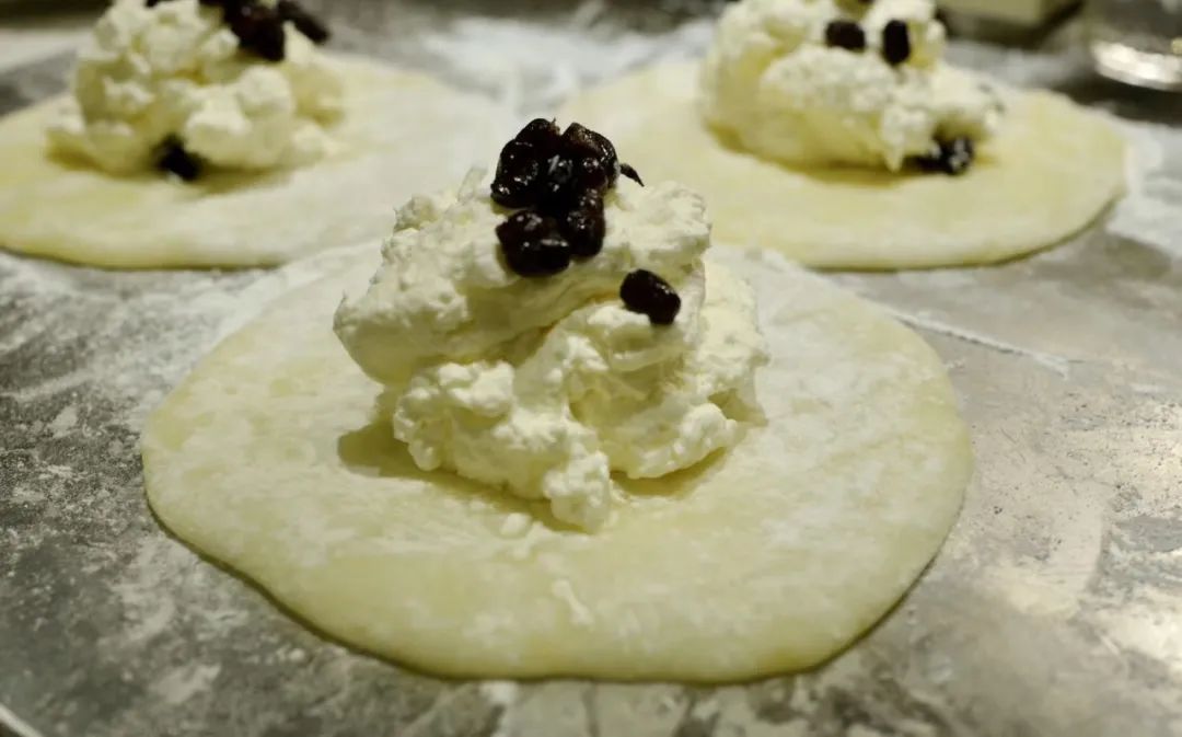 万人定闹钟早起云约早饭，为了去世界各地摆摊卖小吃做准备