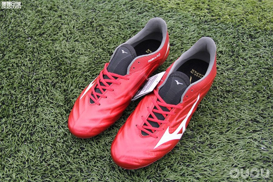 足球鞋实战测评nike暗煞,rebula足球鞋测评