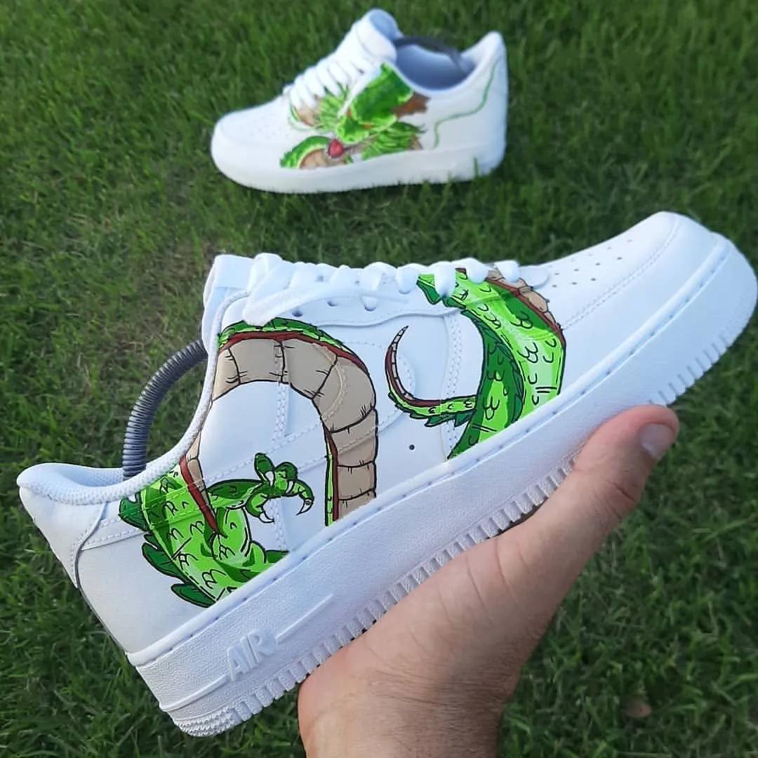 「整鞋外科」有人选择在鞋店“0元购”，有人通过球鞋定制来发声