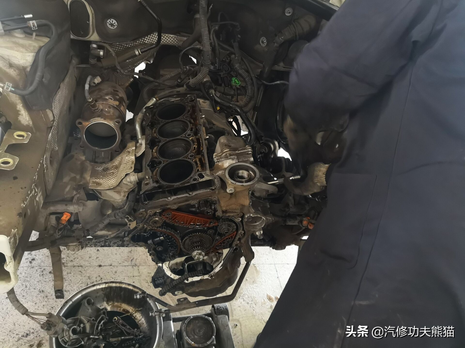 2011款奥迪q5烧机油怎么彻底解决,奥迪q5三代ea888发动机烧机油原因