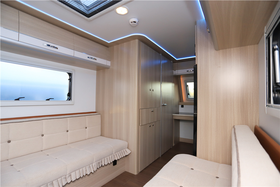 国内公认最好的三款拖挂房车价格,国产最新款可上路双轴拖挂房车