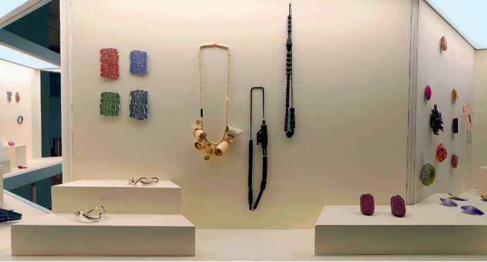 首饰，用小体量评述大世界