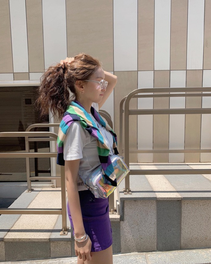 朴孝敏极简穿搭质感十足,朴孝敏最新穿搭