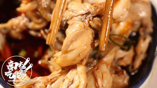 重庆正宗的美蛙鱼头火锅底,确认过眼神这就是你最爱的美食