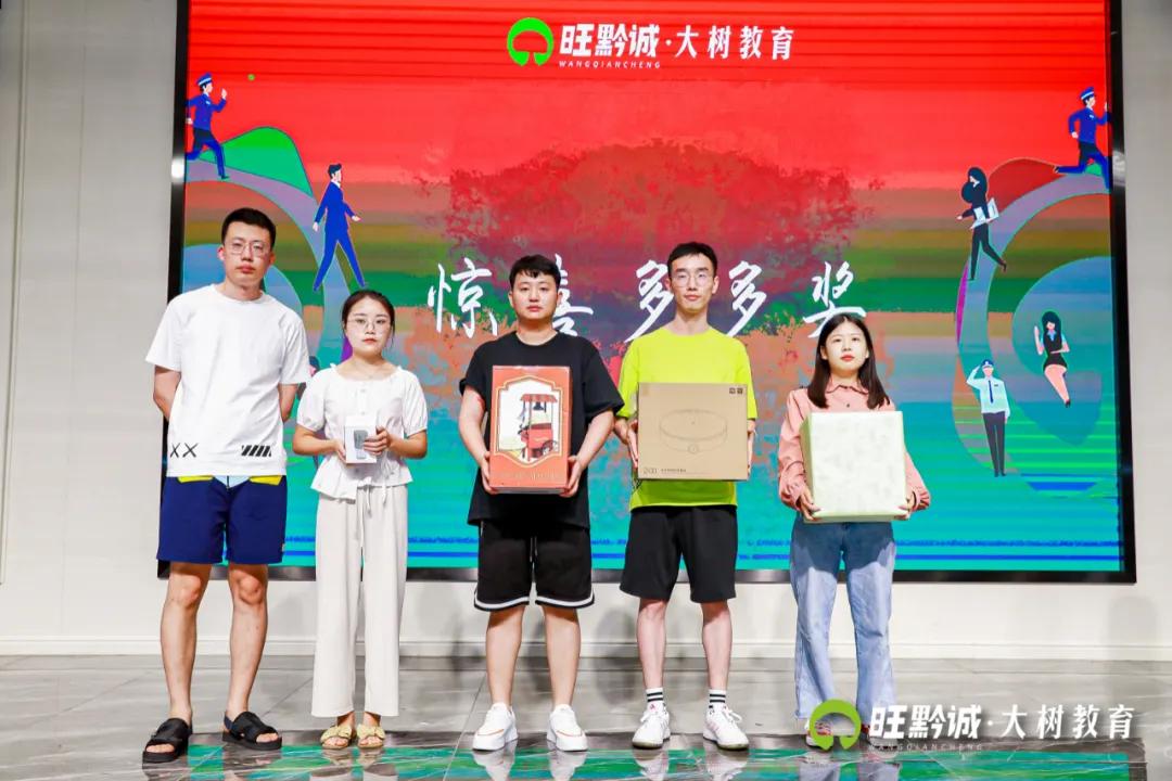 奖学金颁奖典礼完满结束主持稿,考试表彰大会进步奖怎么才能拿到