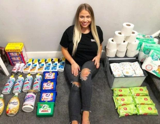 31岁英国妈妈爱囤货，1个月不出门也够吃用，单湿巾买了四千多包