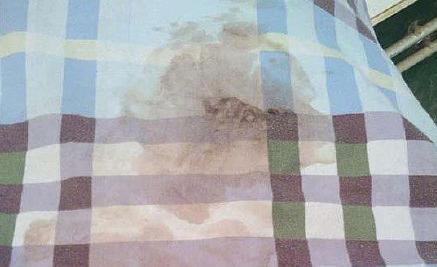 男生被蒙头殴打被褥有血，面对校园霸凌，父母要教孩子这重要3点