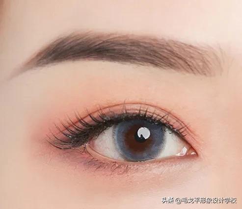 不同脸型如何化妆与服装搭配技巧,不同眼型脸型唇形的化妆要点