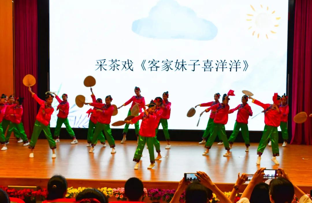 儿童庆祝建党100周年文艺汇演,庆祝建党百年文艺演出儿童合唱