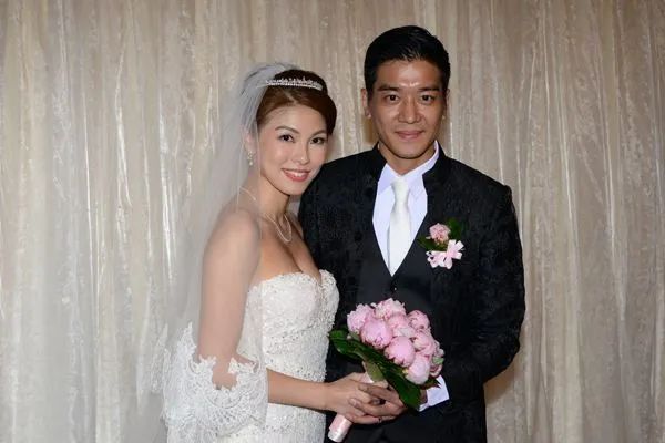 担心！TVB当家小生与富二代太太夫妻同患哮喘病最害怕遗传给儿子