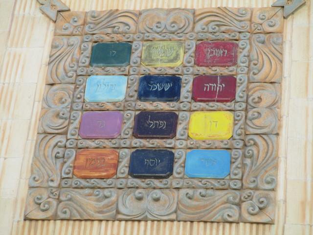 高端的石榴石宝石,石榴石是一种石榴籽般的晶体