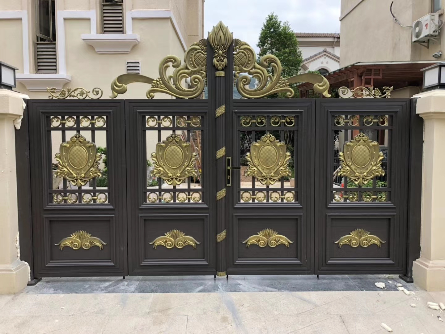 双开铝艺大门安装,双开铝艺大门