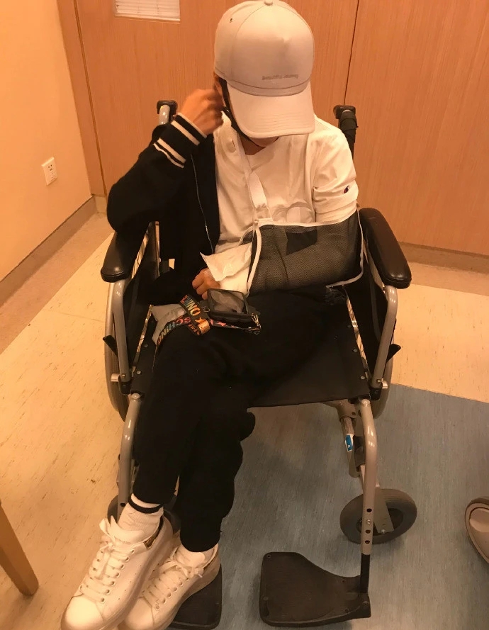 谢楠骨折要动手术，X光照可见明显碎骨，医生：高*力暴**损伤所致