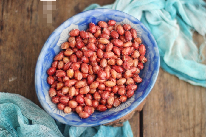 炒过的整个花生米返潮了怎么办,炒花生的盐可以反复炒几次