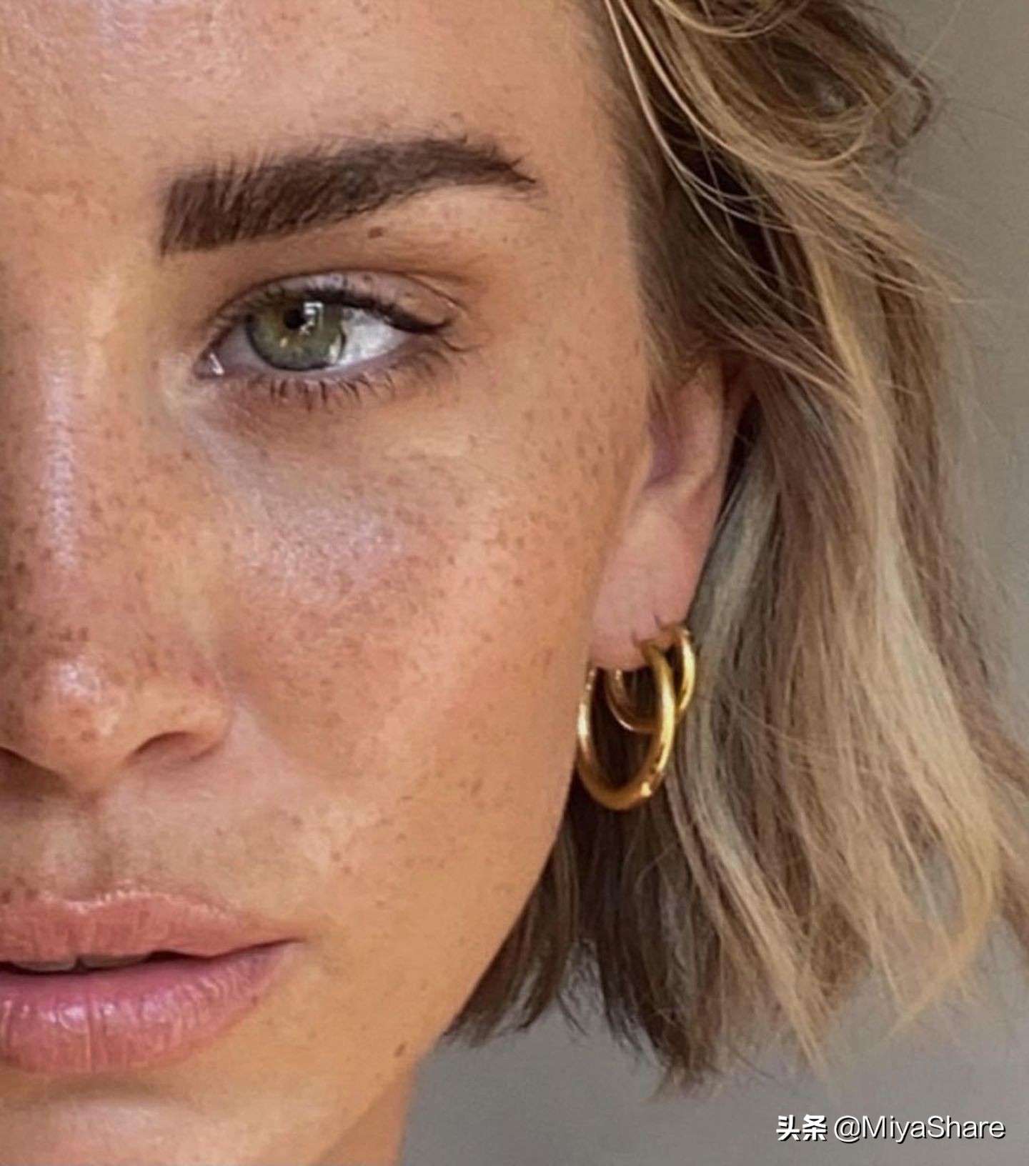 什么粉底不暗沉好用,粉底不起皮的正确使用方法