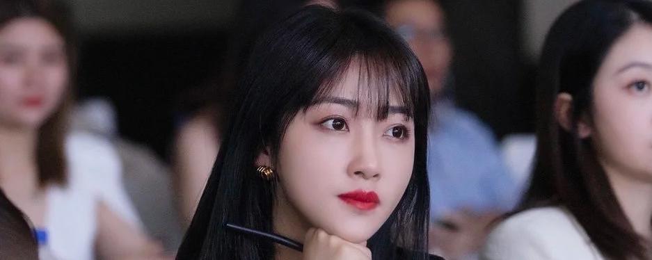 头发应该做柔顺还是拉直,头发做柔顺和拉直哪个比较好