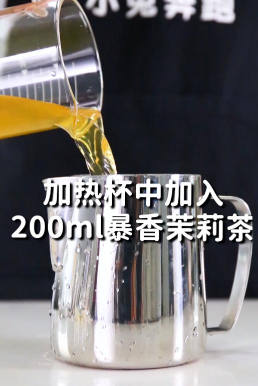咸蛋黄奥利奥奶茶的做法，小兔奔跑免费热饮配方