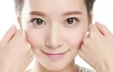 鼻子出油的解决方法,鼻子上出油臭臭的